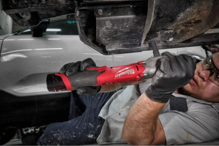 Гайковёрт угловой ударный аккумуляторный Milwaukee M12FRAIWF38-0 FUEL