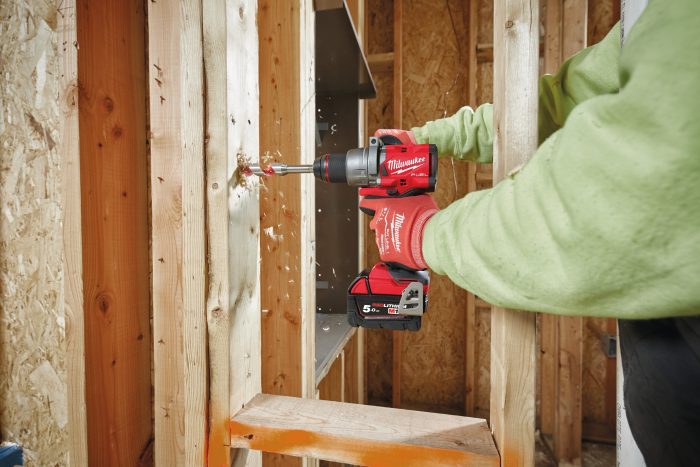 Аккумуляторная дрель-шуруповерт Milwaukee M18 FDD3-402C 4933492472